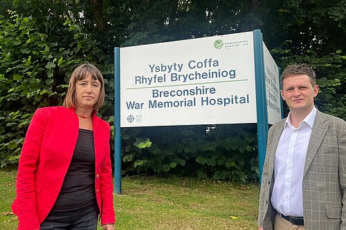 Jane Dodds MS & David Chadwick MP in front of Brecon Hospital